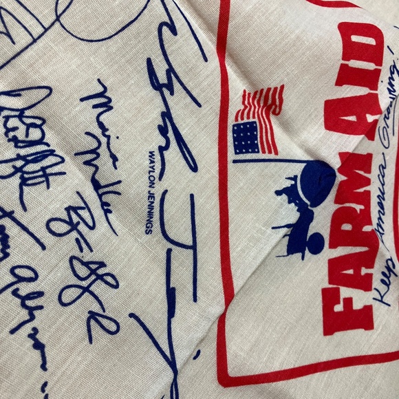 🇺🇸 VINTAGE 1985 🎶FARM AID 🎶BANDANA, SIGNATURES OF WILLIE NELSON & FRIENDS🎸 - Picture 11 of 16